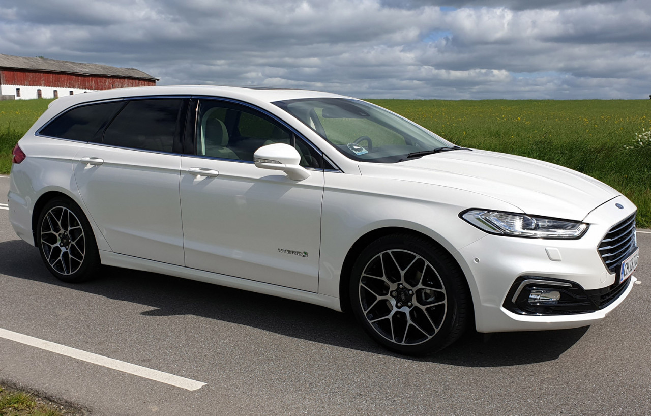 2019-Ford-Mondeo-HEV-videofoto