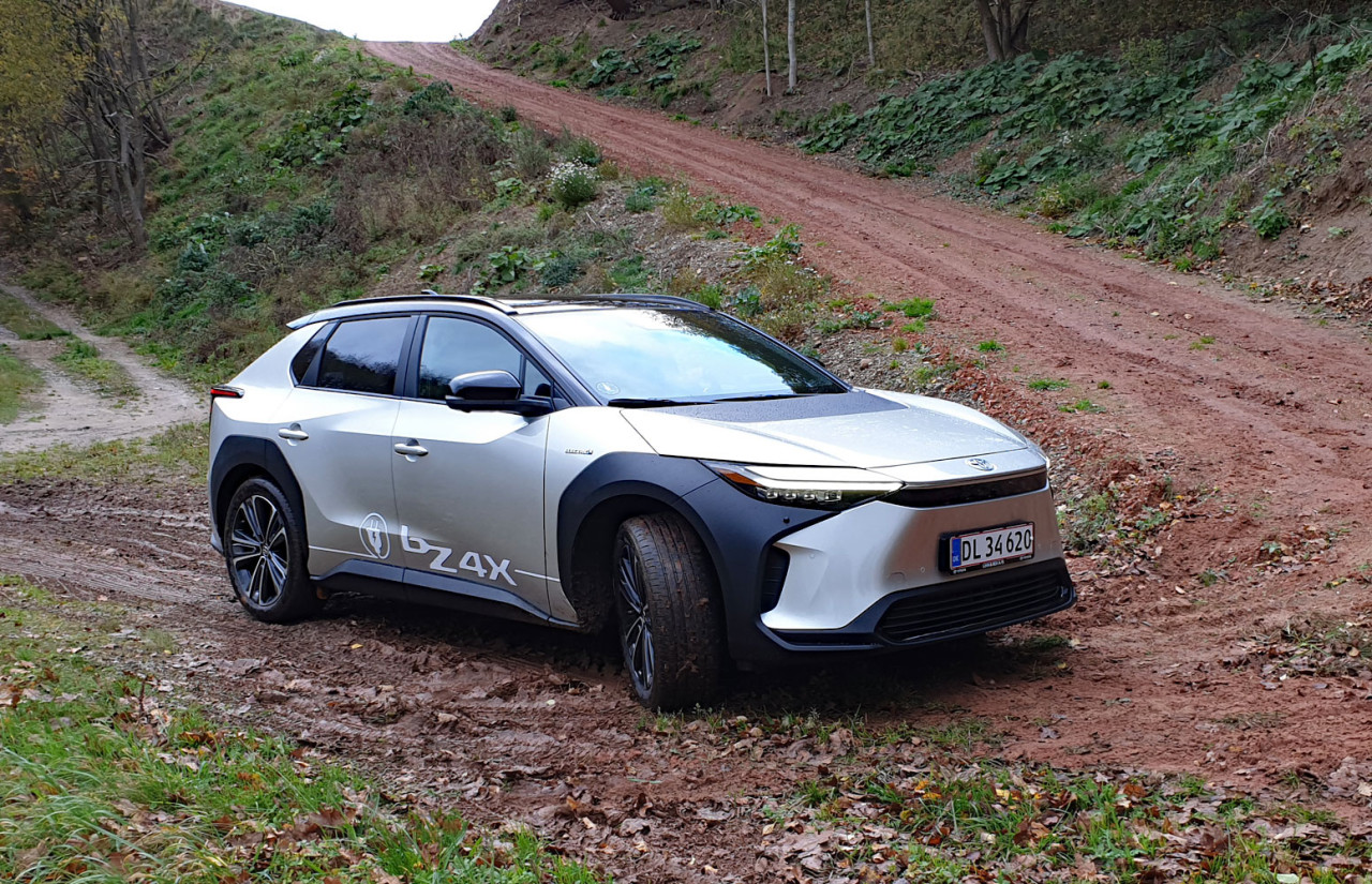 Toyota bZ4X 4X4: Strøm på i terrænet