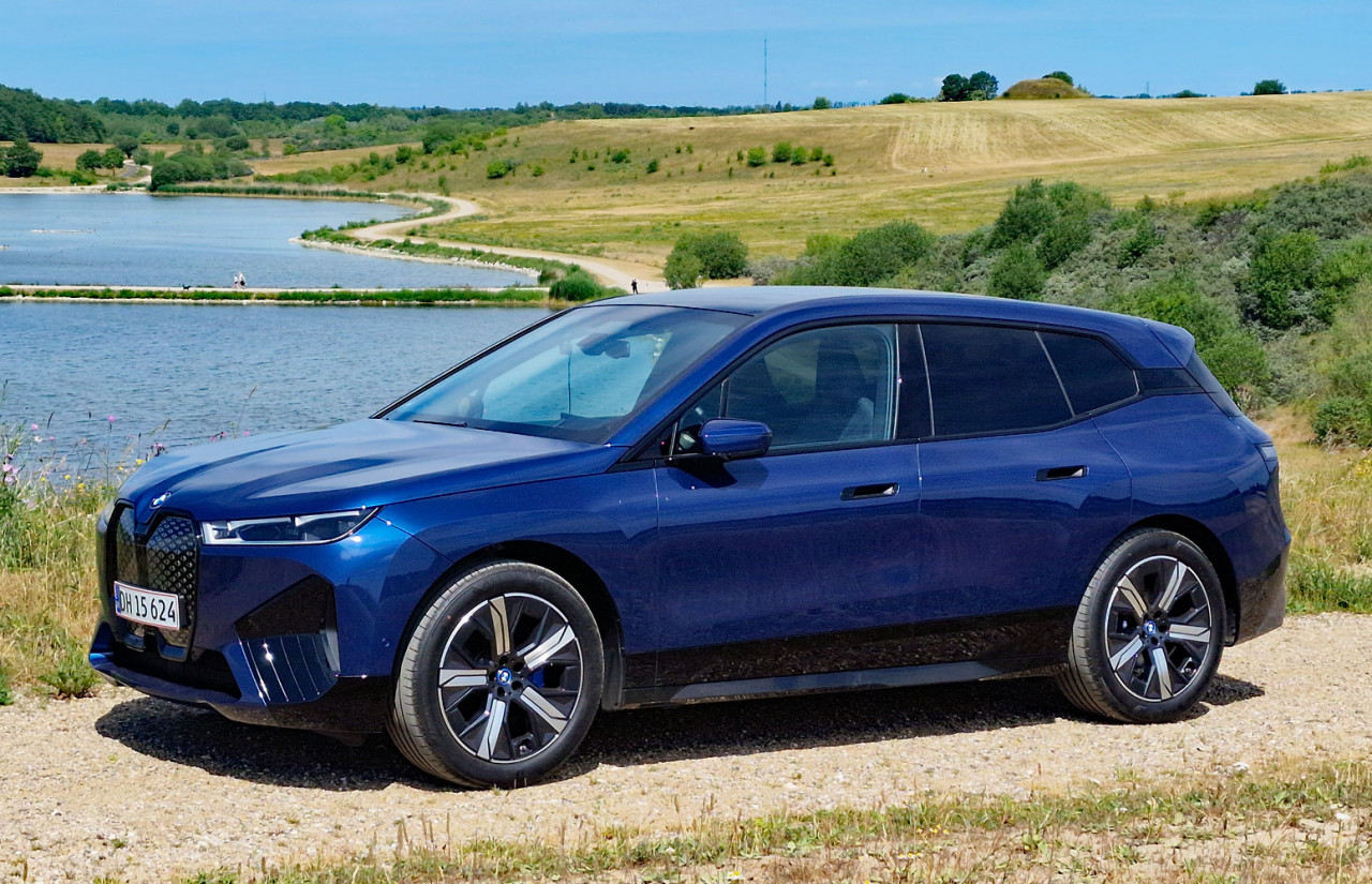 BMW-iX-xDrive40-FE