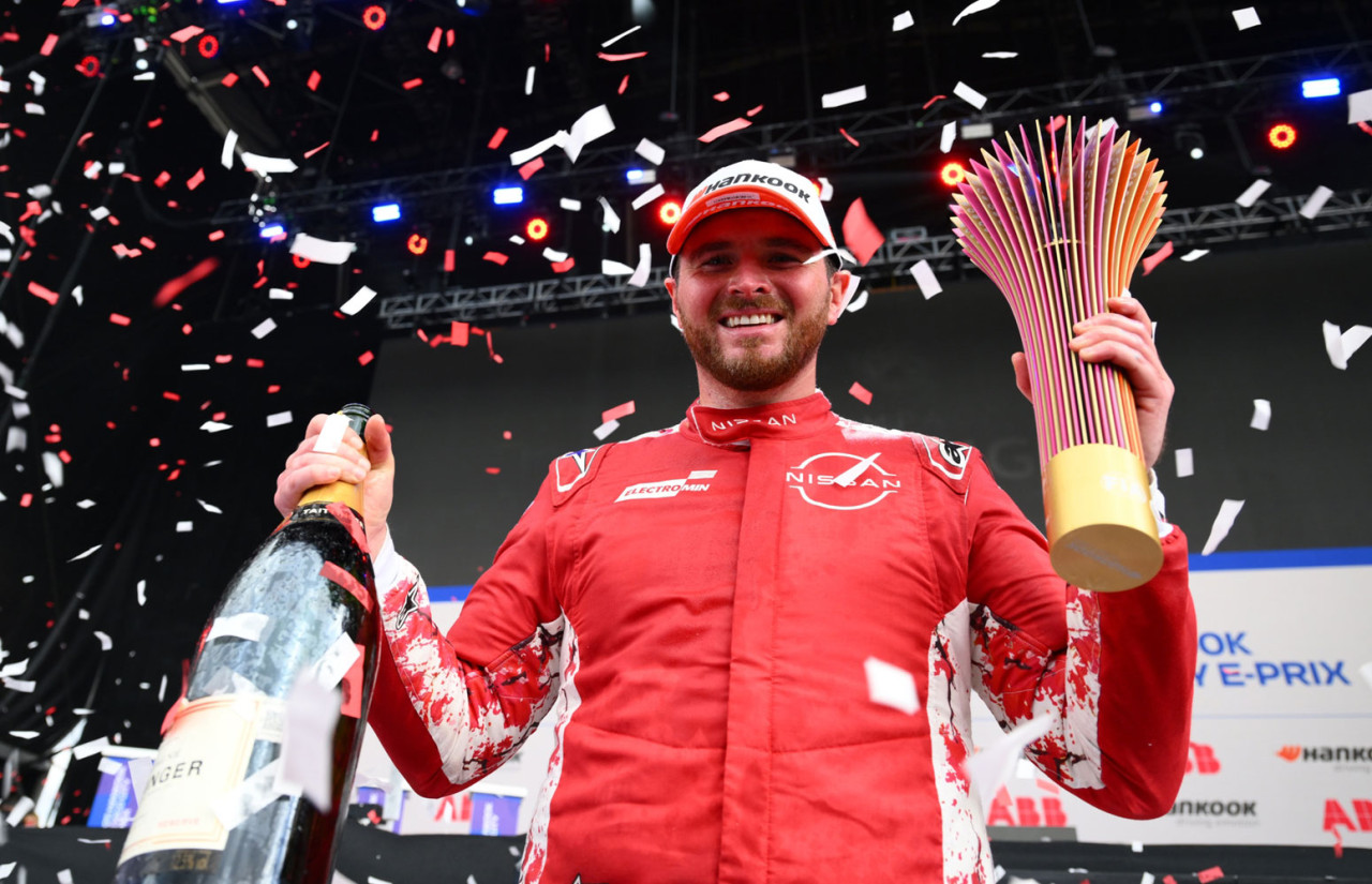 Mexico: Perfekt Nissan strategi gav Rowland sejren