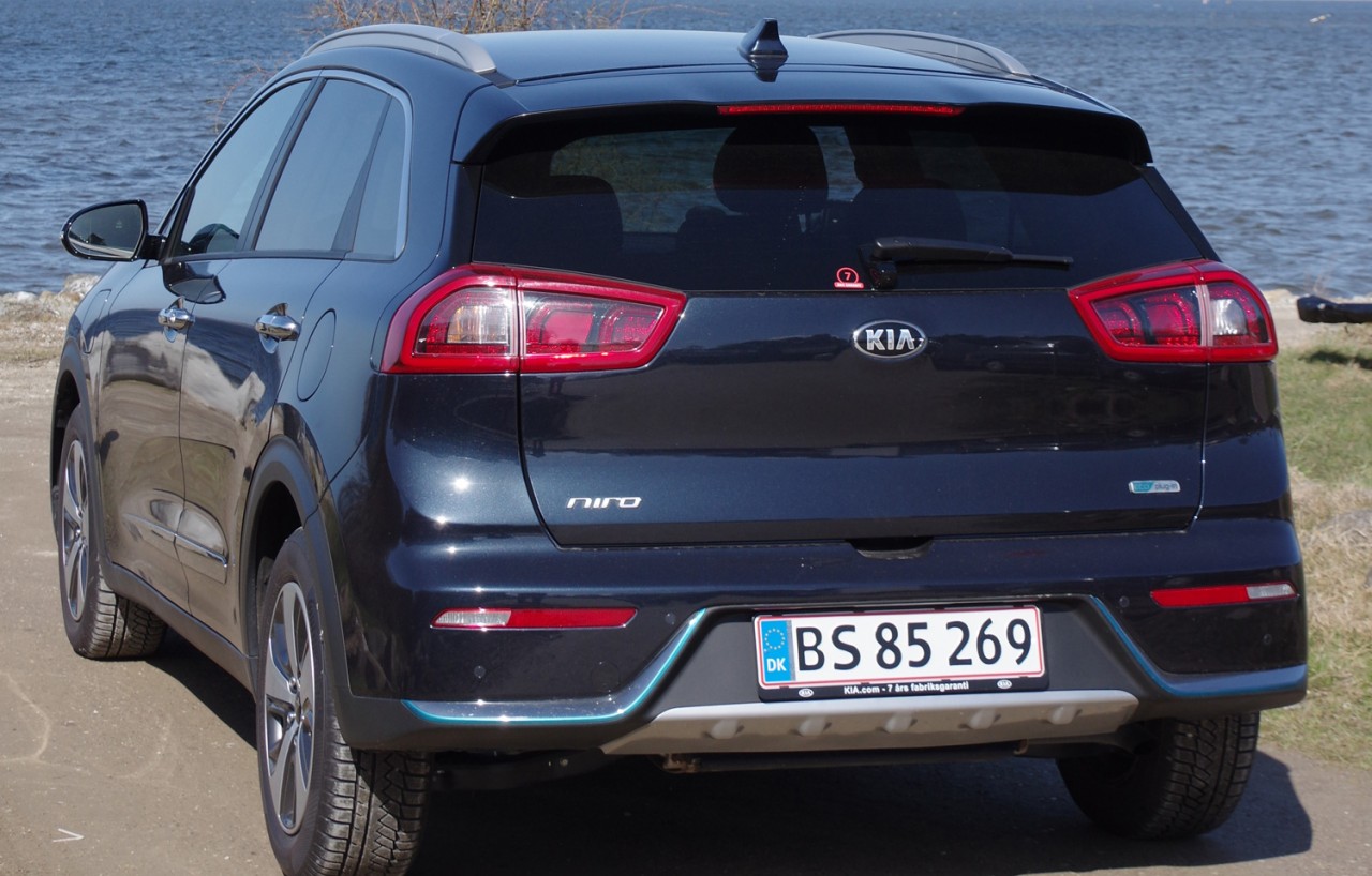 Niro-Plug-in-Hybrid-rear