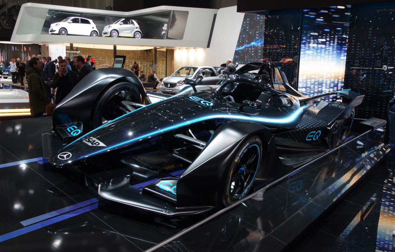 2019-Mercedes-Formula-E-car2