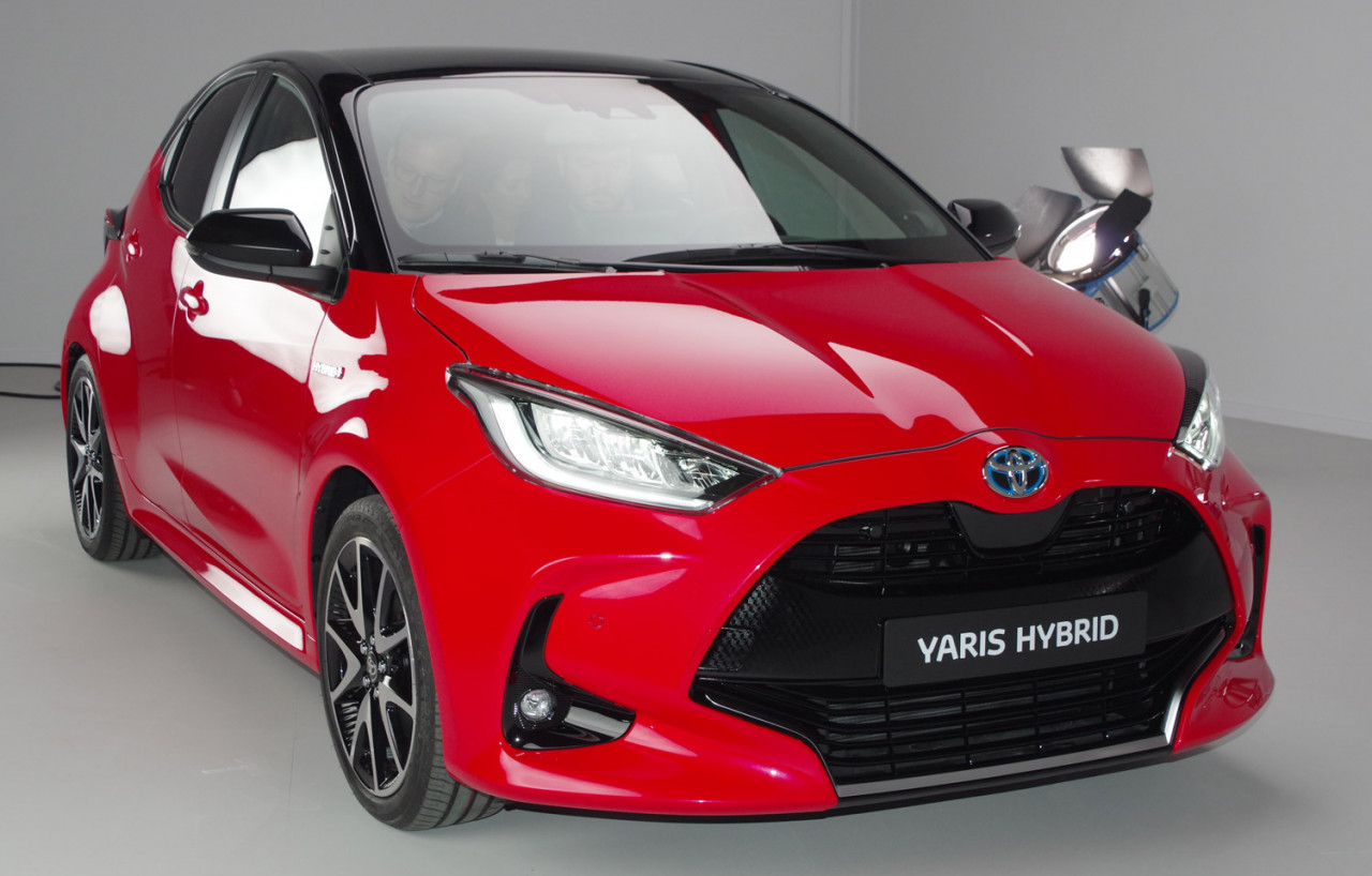 Toyota-Yaris-front-FE
