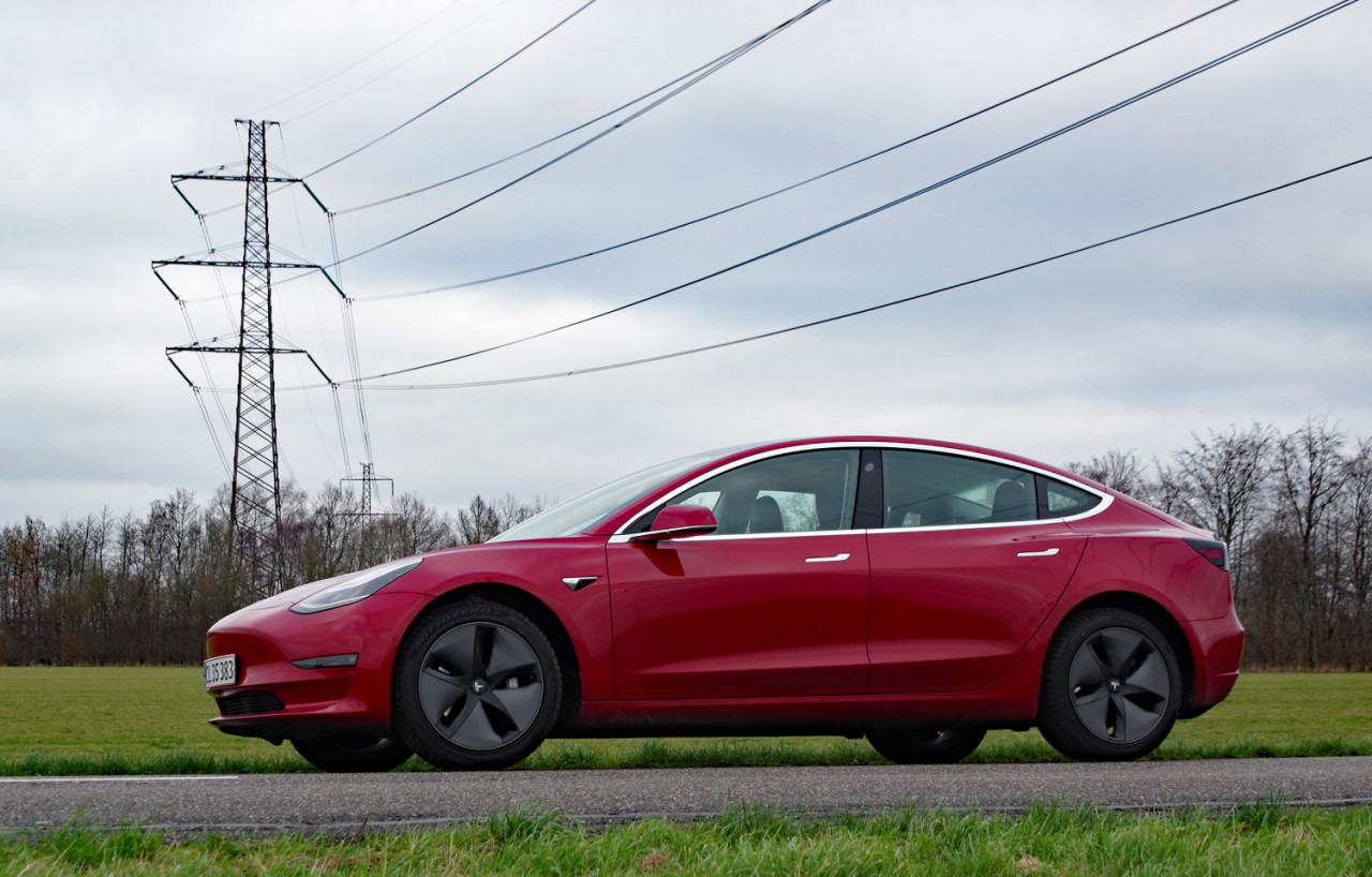 Tesla-Model-3-SR-FE