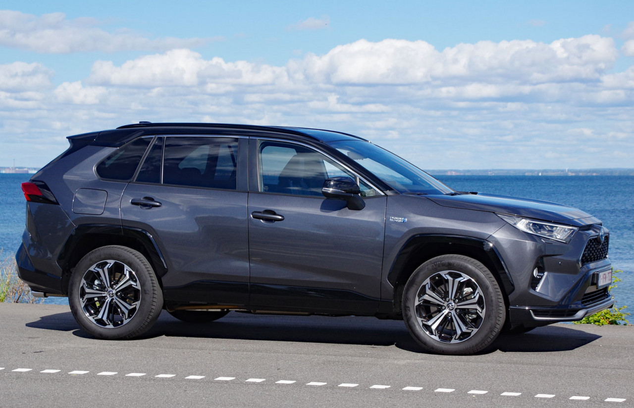 Toyota-RAV4-Plug-in-Hybrid-FE