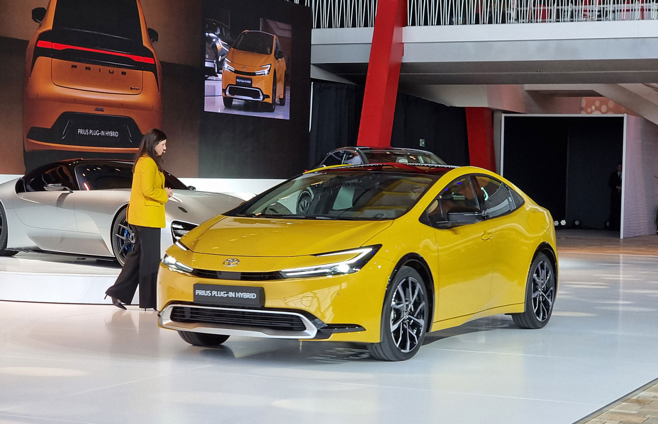 Toyota-Prius-presentation-FE